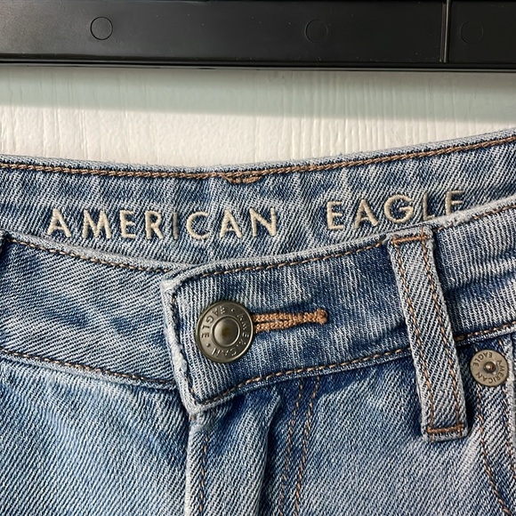 American Eagle Mom Jean High Rise Light Wash Denim Fringe Shorts Size 4 - Picture 5 of 7